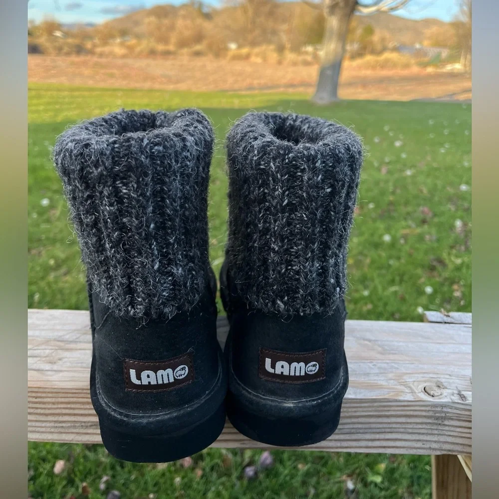 Lamo sweater top black leather boots. EUC size 8